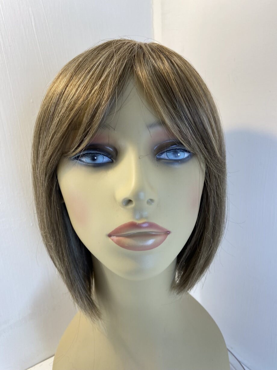 Superb light brown designer wig. Blms7655