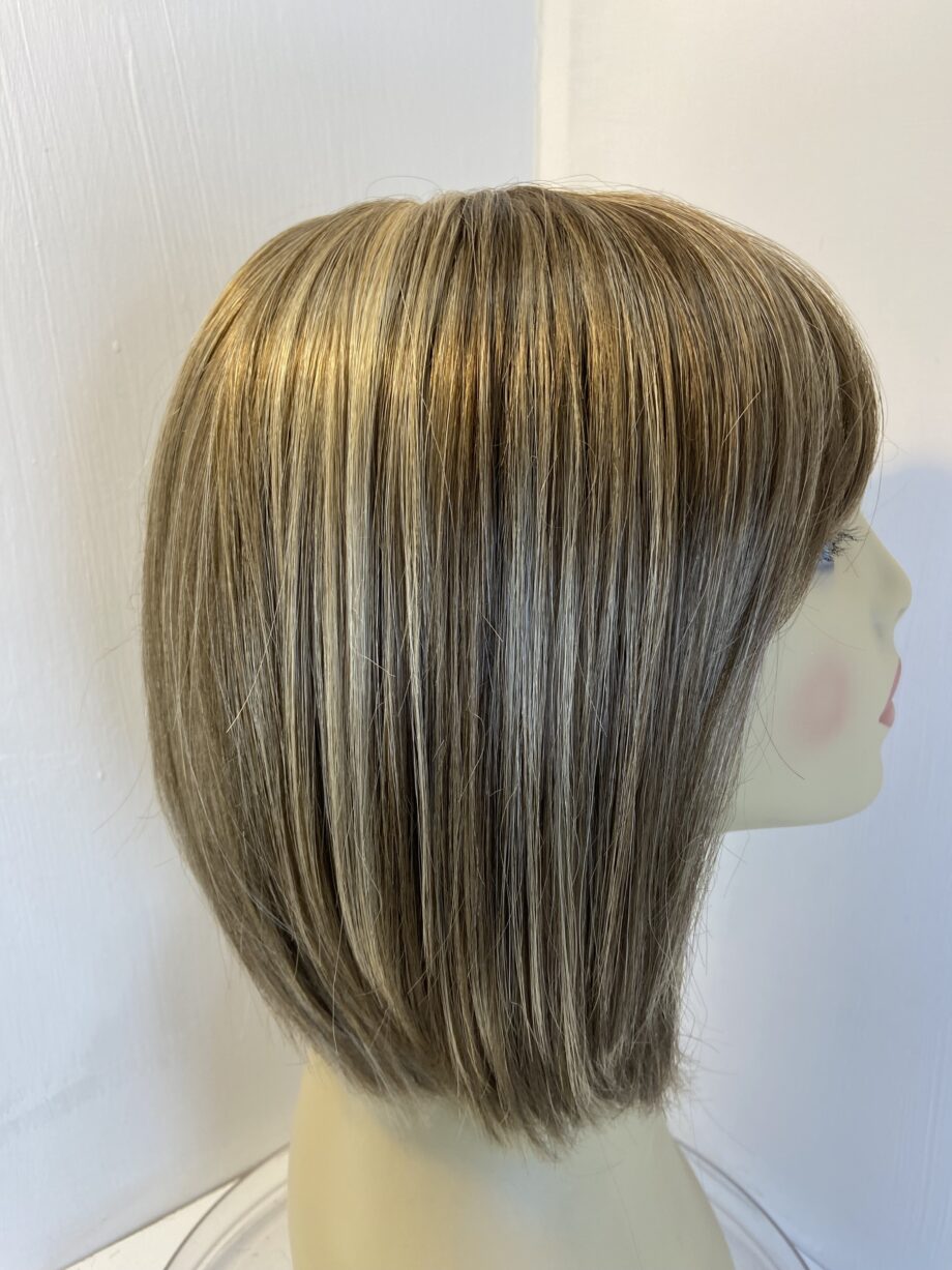 Superb light brown designer wig. Blms7655