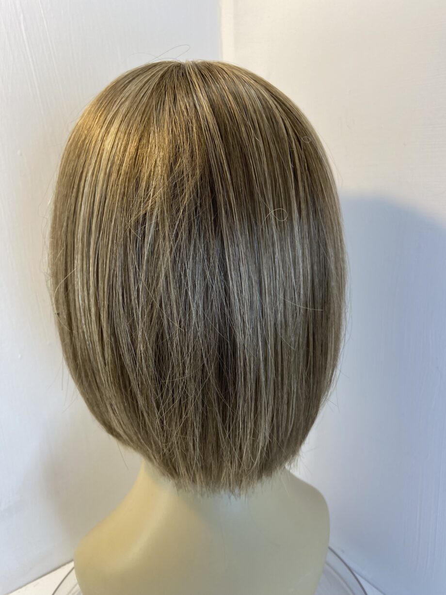 Superb light brown designer wig. Blms7655