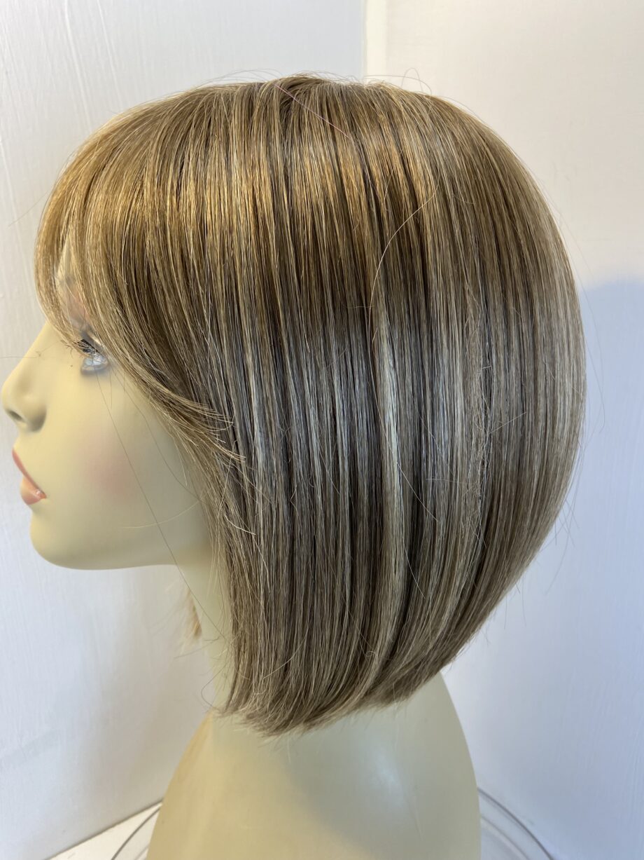 Superb light brown designer wig. Blms7655