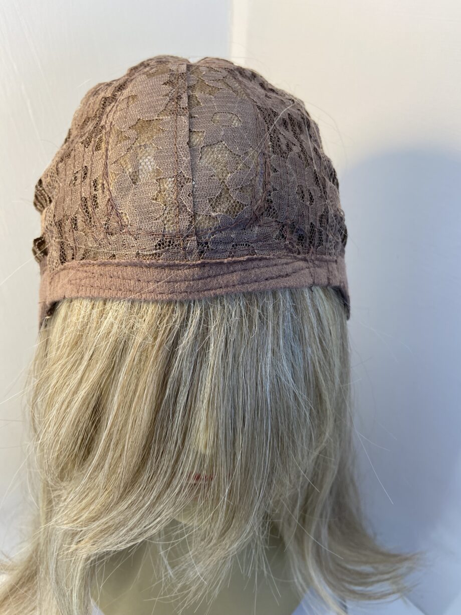 Extra long blonde beautiful wig. Blls590