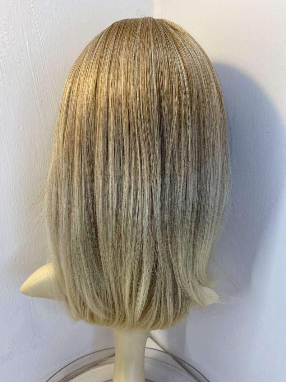New long blonde wig. Blls592