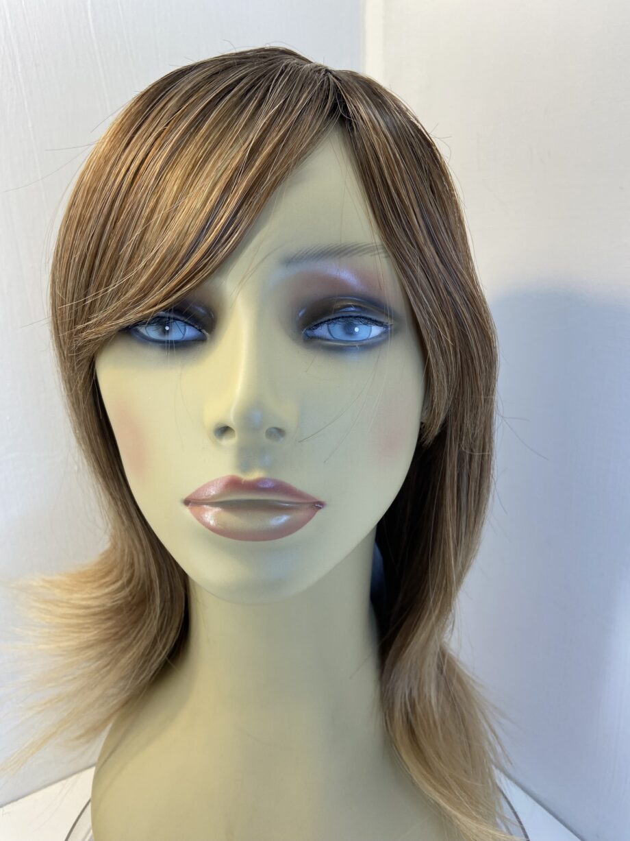 Long brown rooted wig. Brls593