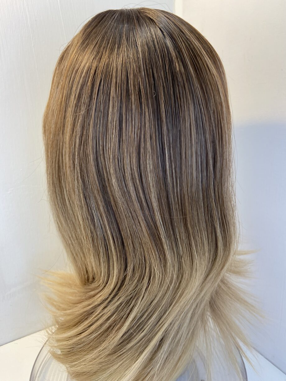 Long brown rooted wig. Brls593