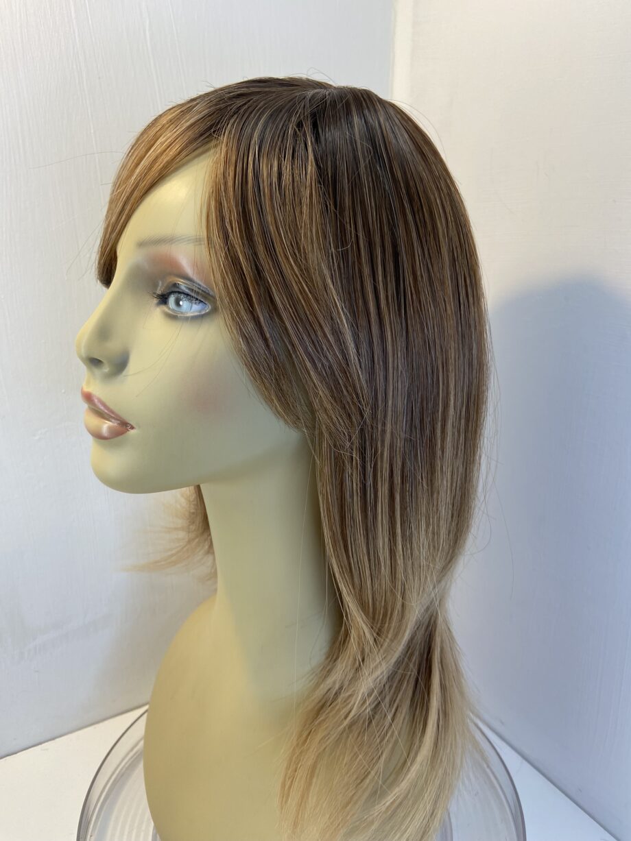 Long brown rooted wig. Brls593