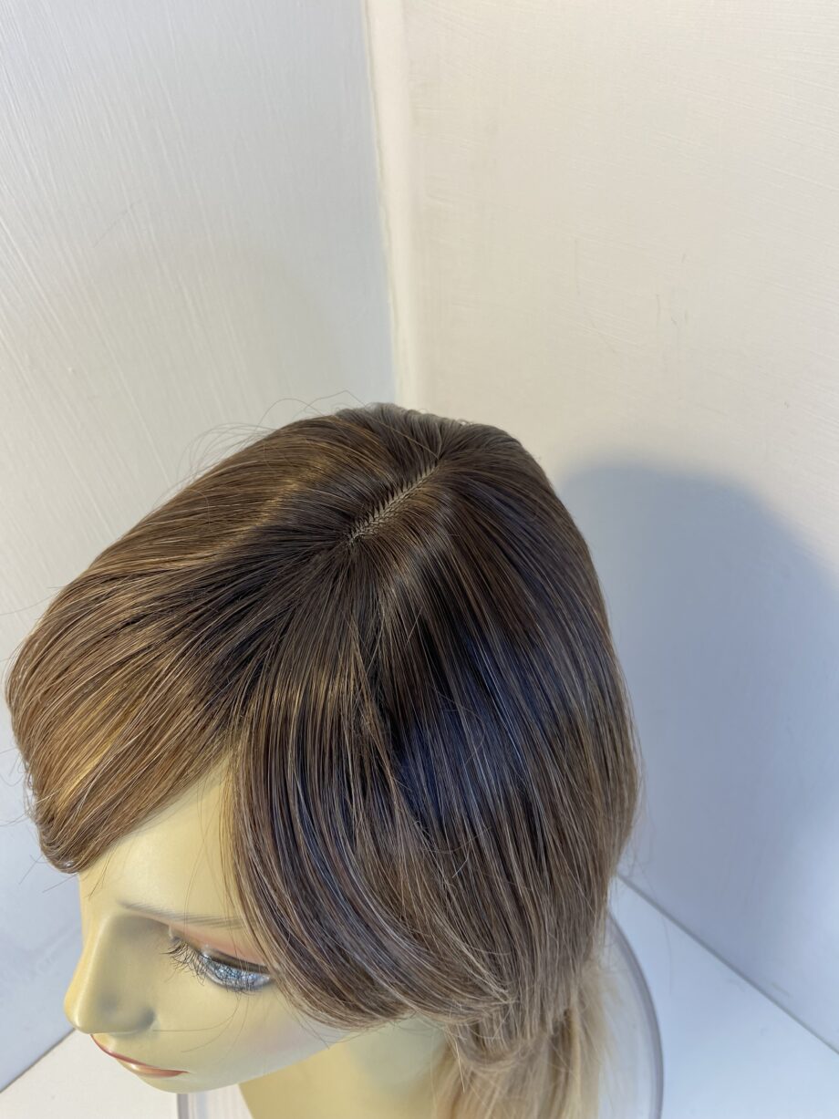Long brown rooted wig. Brls593