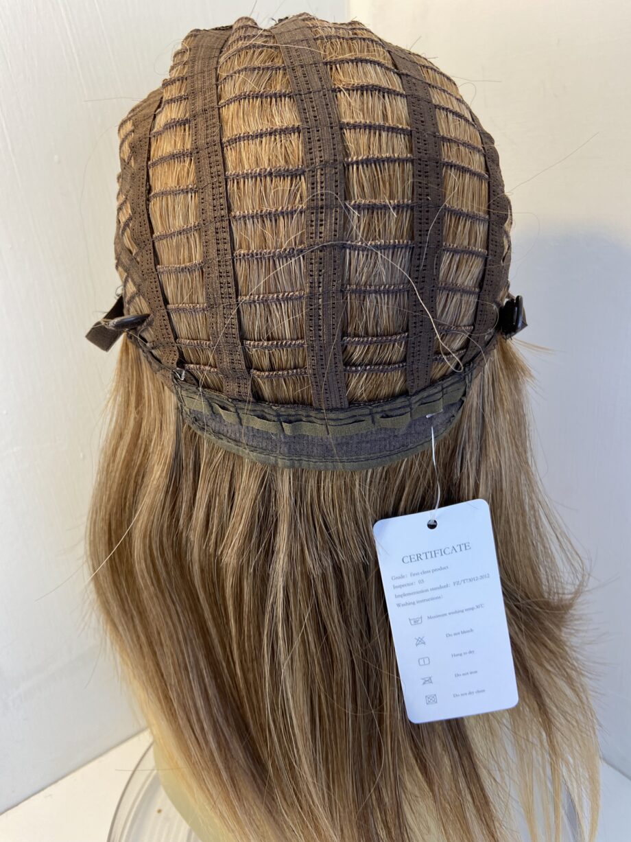 Long brown rooted wig. Brls593
