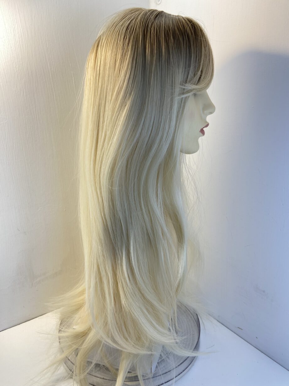 New extra long blonde wig. Blls594