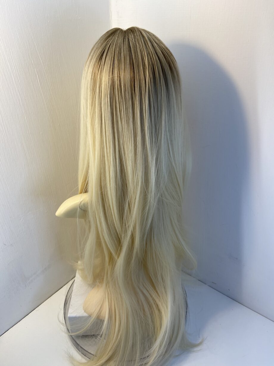 New extra long blonde wig. Blls594