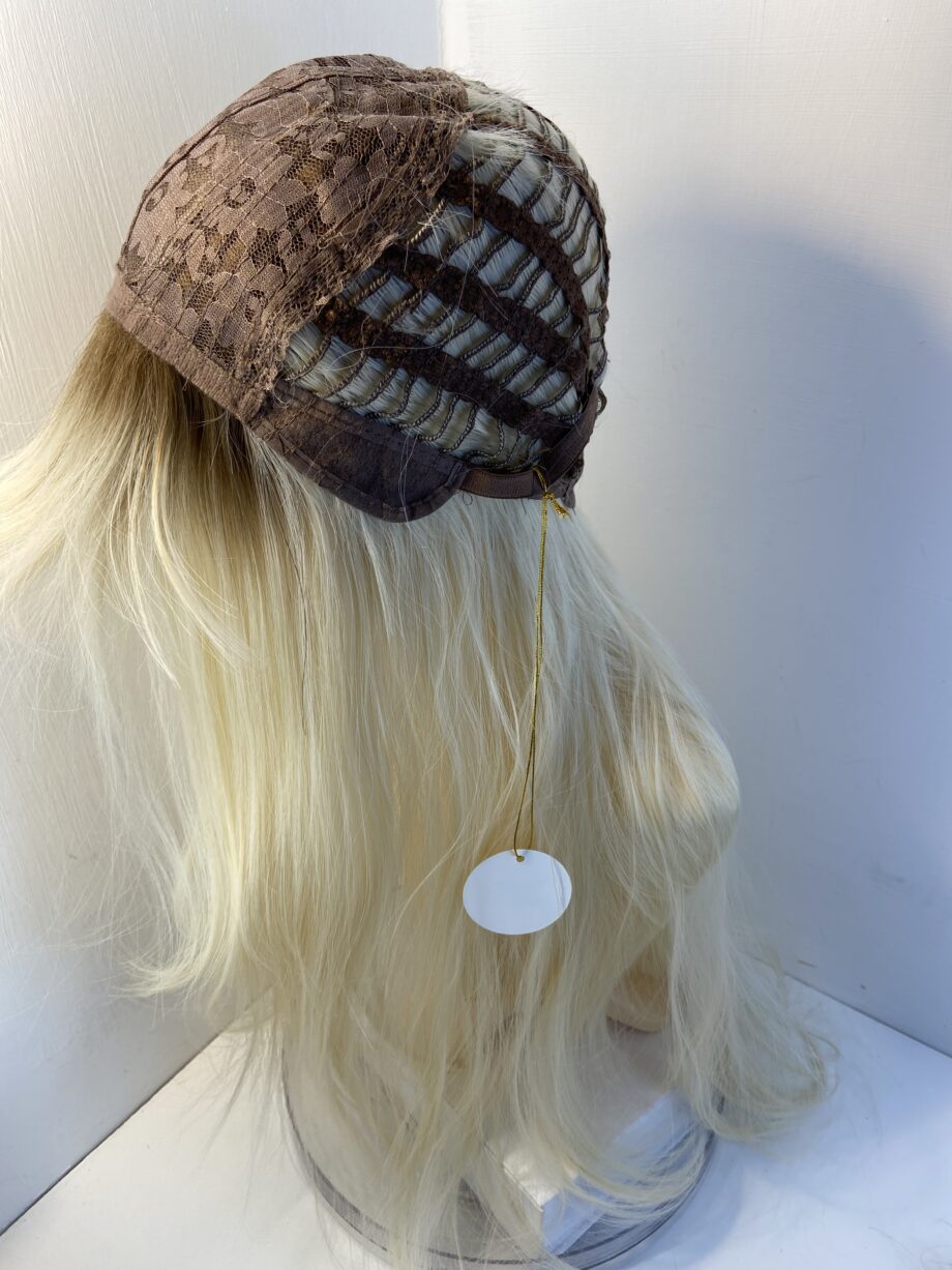 New extra long blonde wig. Blls594