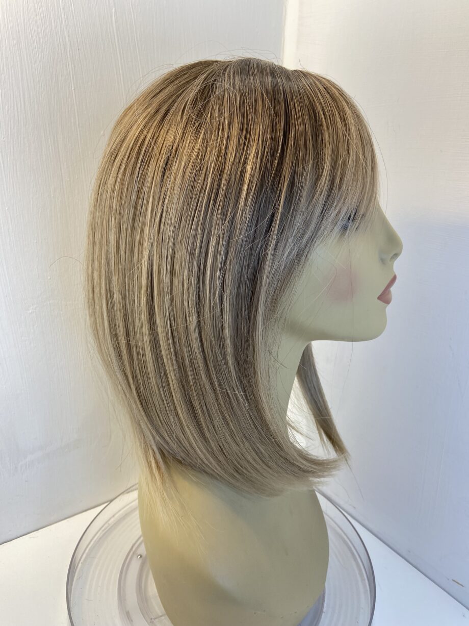 Long light brown rooted new wig. Blls595