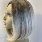 Stunning light blonde rooted wig. Blls596