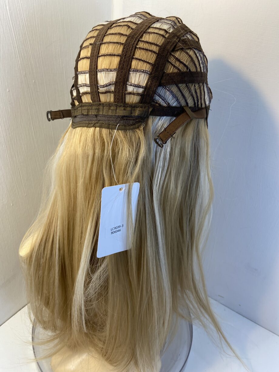 Extra long blonde rooted wig. Stunning. Blls597