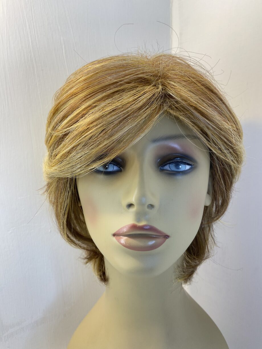 Honey highlighted wig. Gmw598