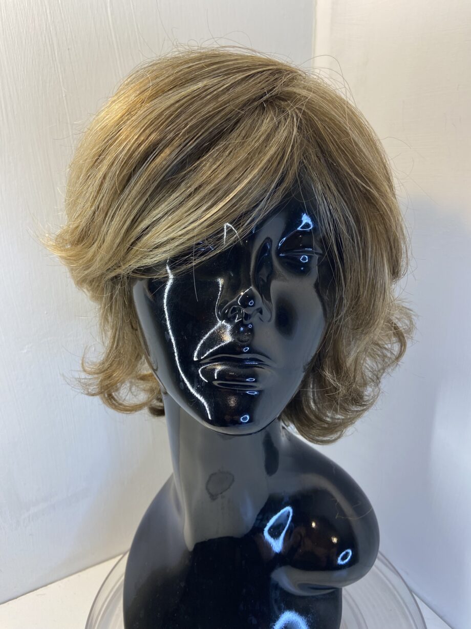 Light brown designer wig. Brmw5002