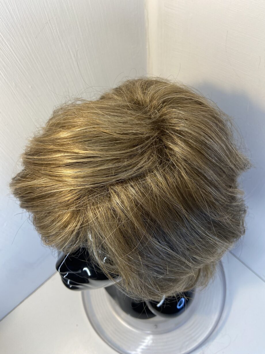 Light brown designer wig. Brmw5002