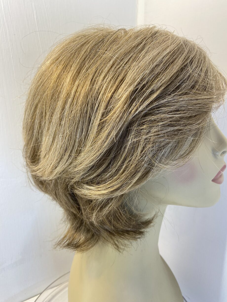 Beautiful light brown designer wig. Brms5003