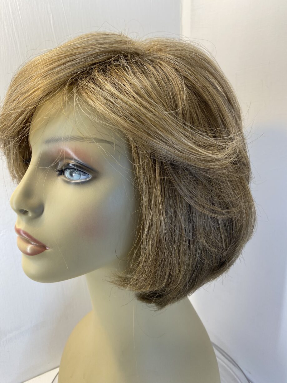 Beautiful light brown designer wig. Brms5003