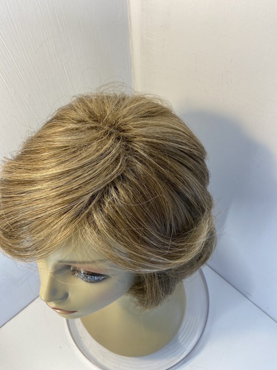 Beautiful light brown designer wig. Brms5003