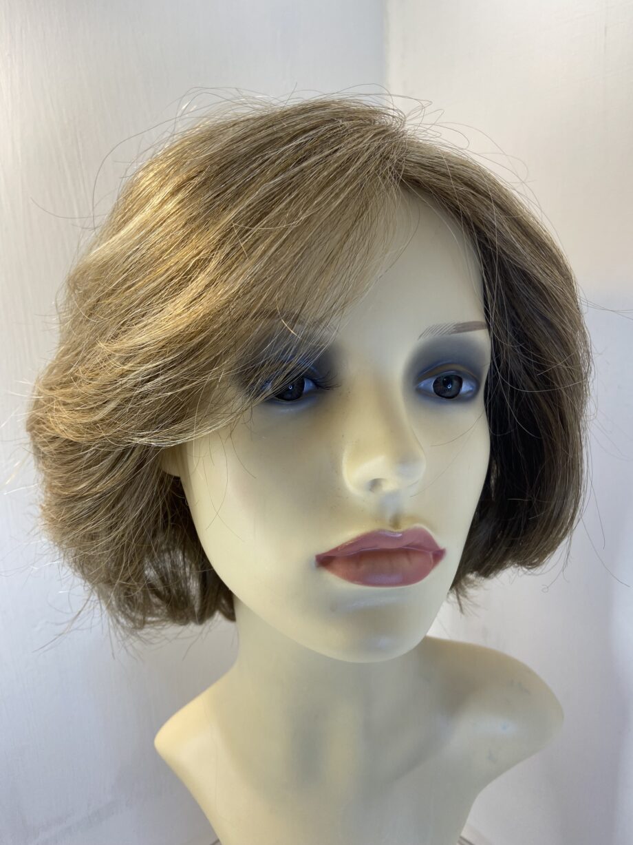 Blonde designer wig. Brms5004