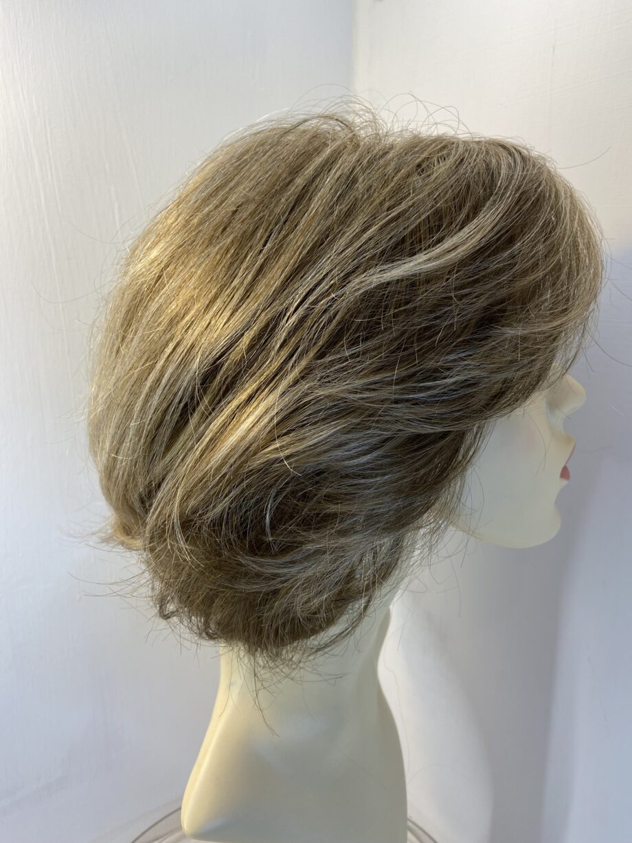 Blonde designer wig. Brms5004