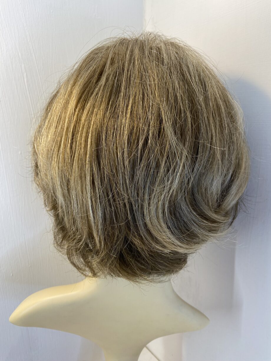 Blonde designer wig. Brms5004