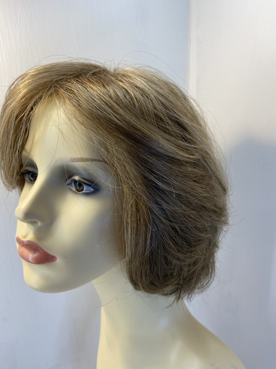 Blonde designer wig. Brms5004