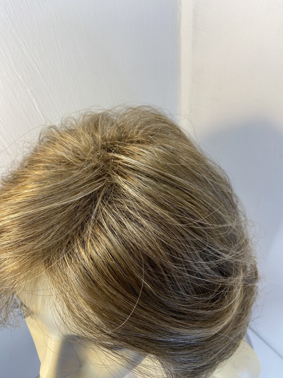 Blonde designer wig. Brms5004