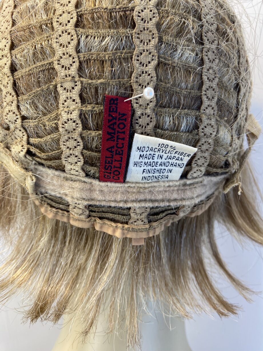 Blonde stylish highlighted wig. Blss5005