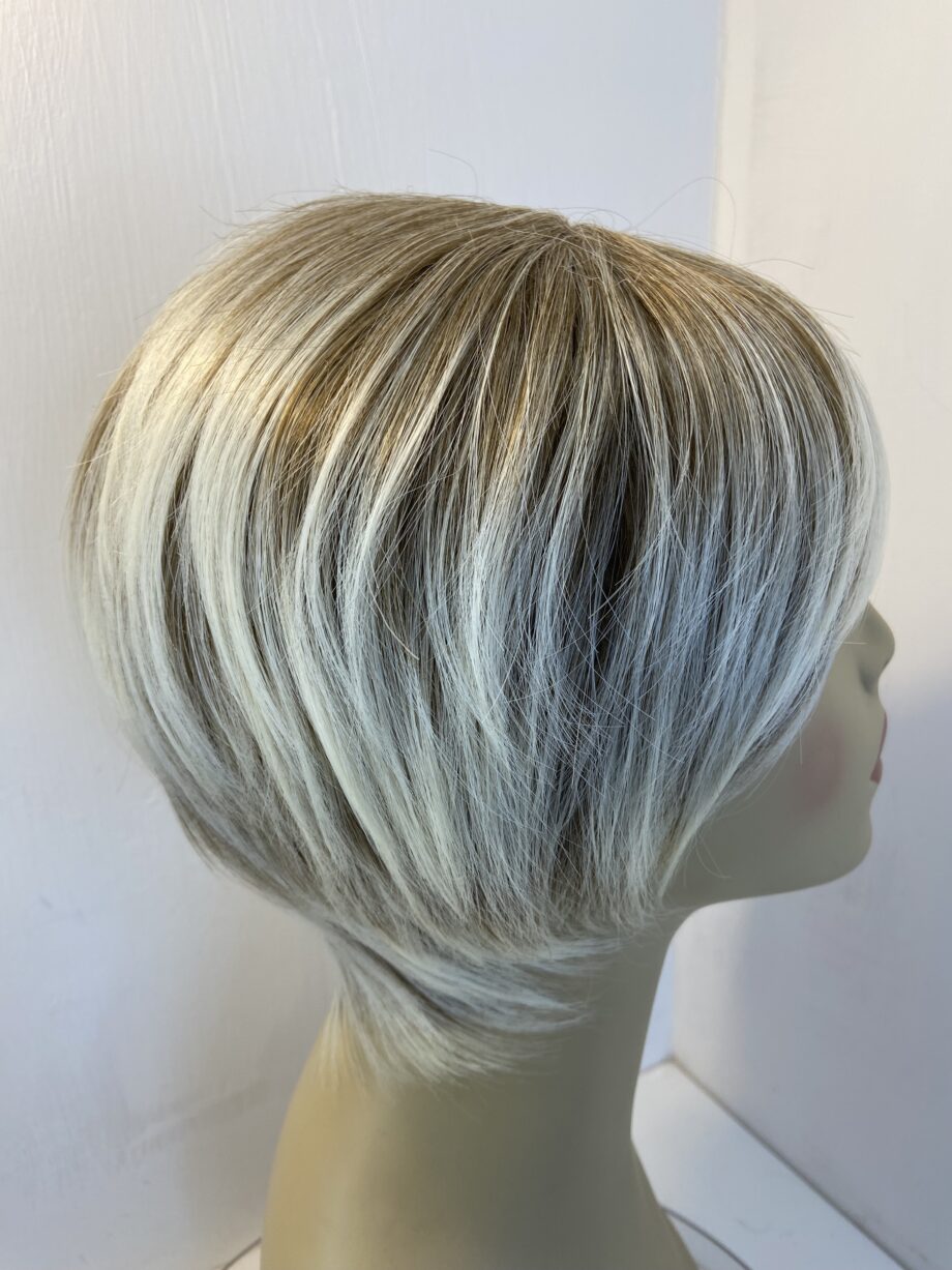 New short blonde wig. Blss614