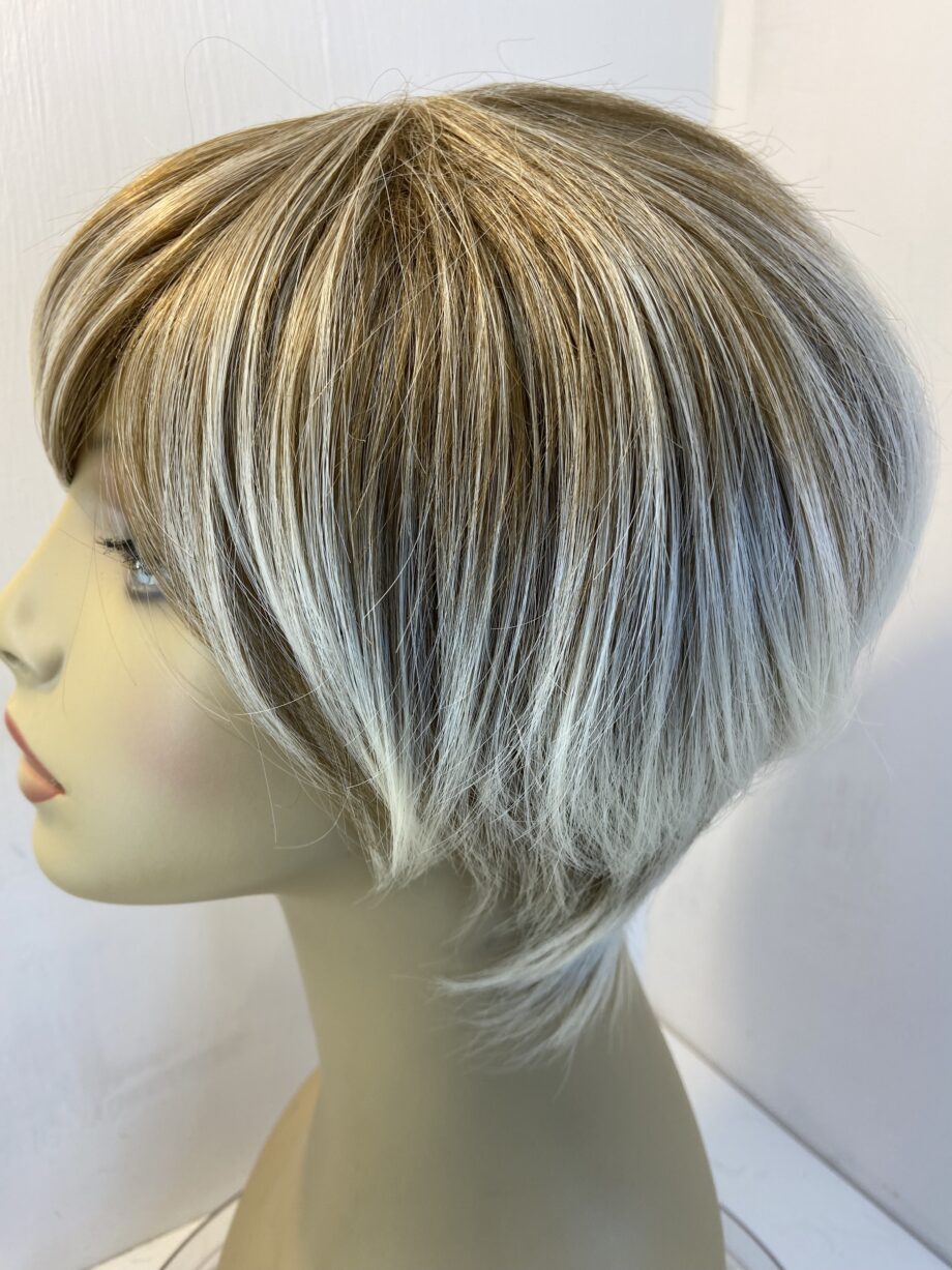 New short blonde wig. Blss614