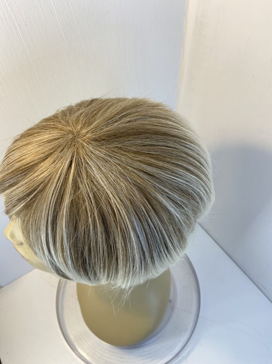 New short blonde wig. Blss614