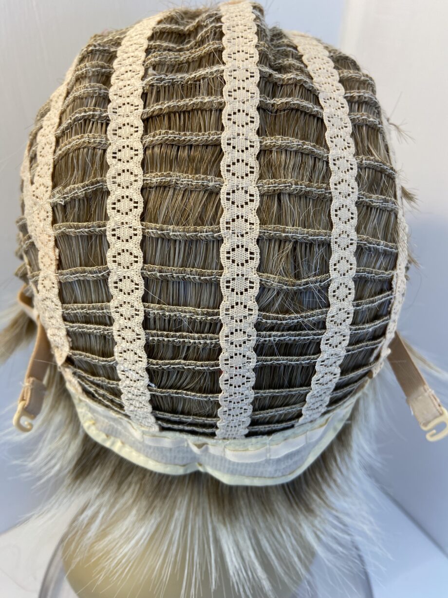New short blonde wig. Blss614
