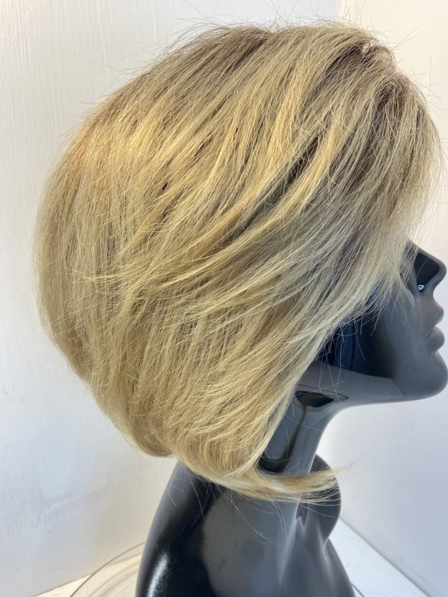 New soft light brown/ blonde  rooted wig. Blss615