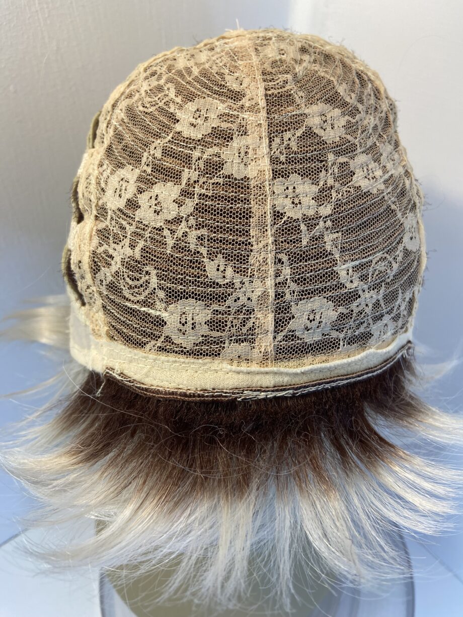 Blonde rooted short wig. Blss627