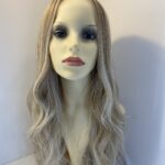 Stunning new blonde long wig. Bllw301