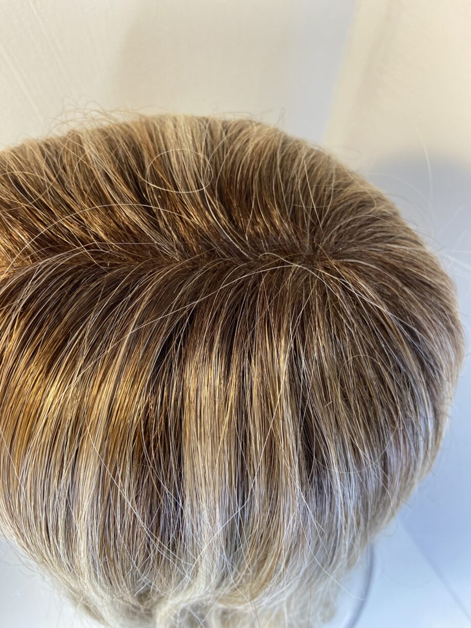 Stunning new blonde long wig. Bllw301