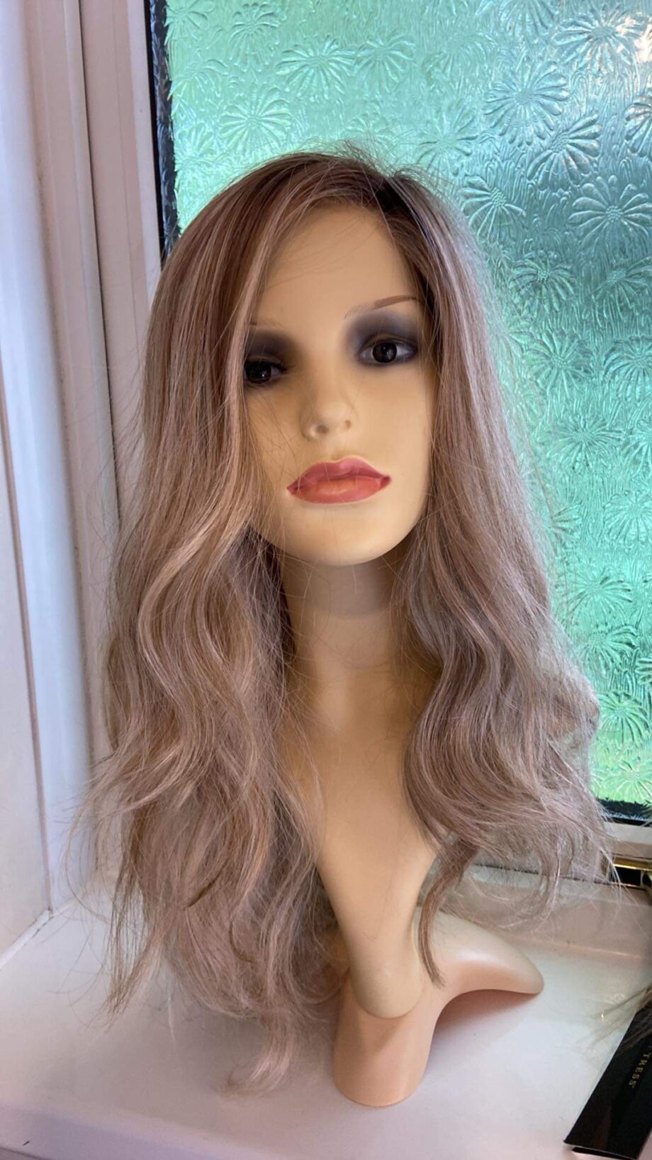 Stunning new blonde long wig. Bllw301