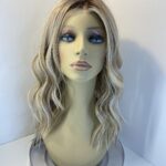 New stunning blonde wavy wig. Blwl302