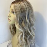 New stunning blonde wavy wig. Blwl302
