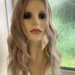 New stunning blonde wavy wig. Blwl302