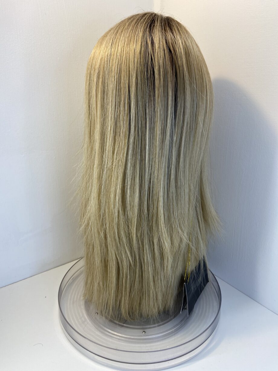 Superb blonde rooted long new wig. Blls303