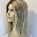 Superb blonde rooted long new wig. Blls303