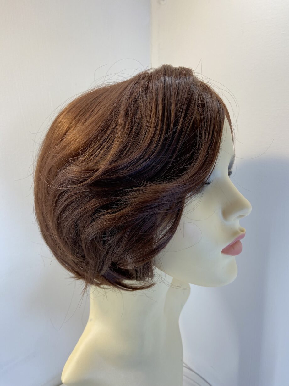 Lovely auburn brown shiny wig. Brms769