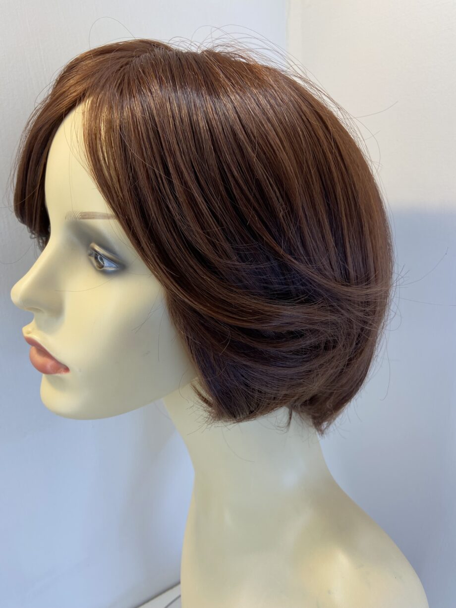Lovely auburn brown shiny wig. Brms769