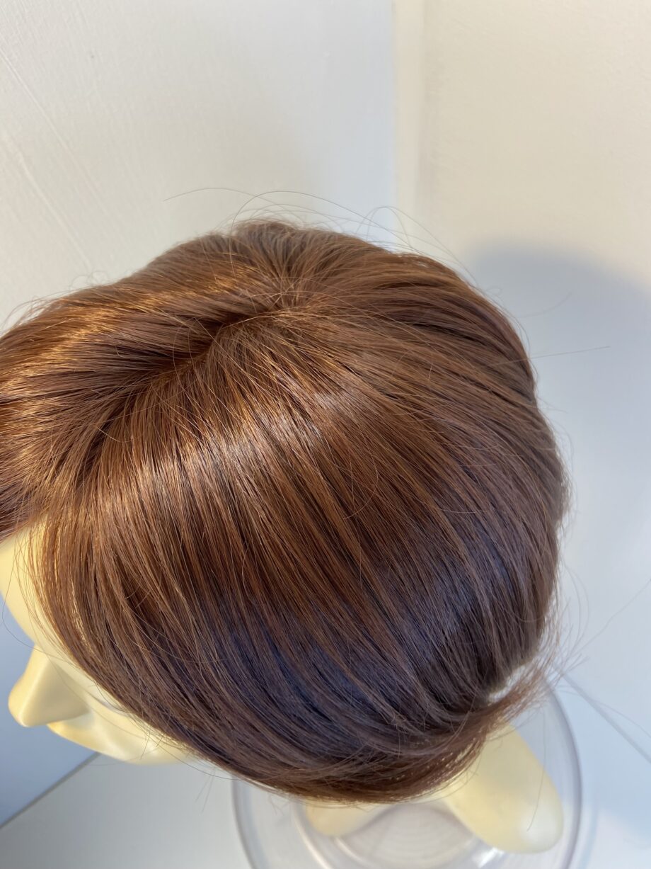 Lovely auburn brown shiny wig. Brms769