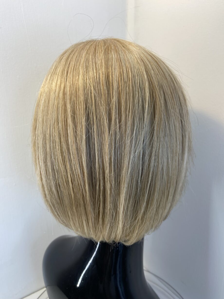 Stylish blonde mid length wig. Blms3324