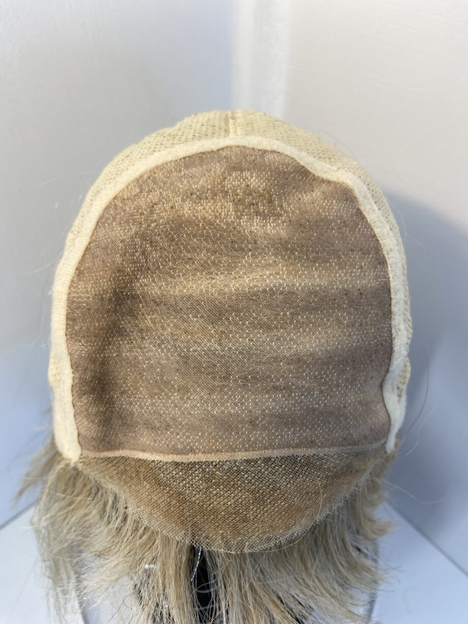 Stylish blonde mid length wig. Blms3324