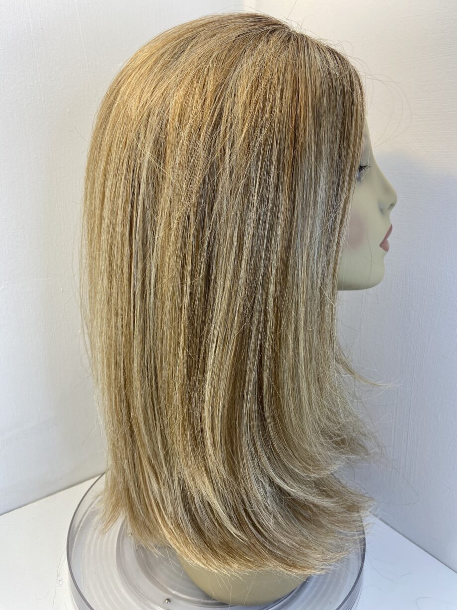 Raquel Welch blonde rooted wig. Blls3325