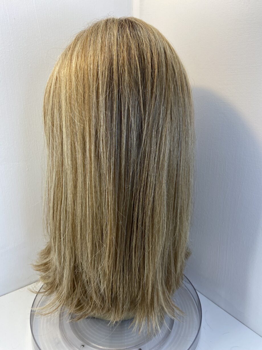 Raquel Welch blonde rooted wig. Blls3325